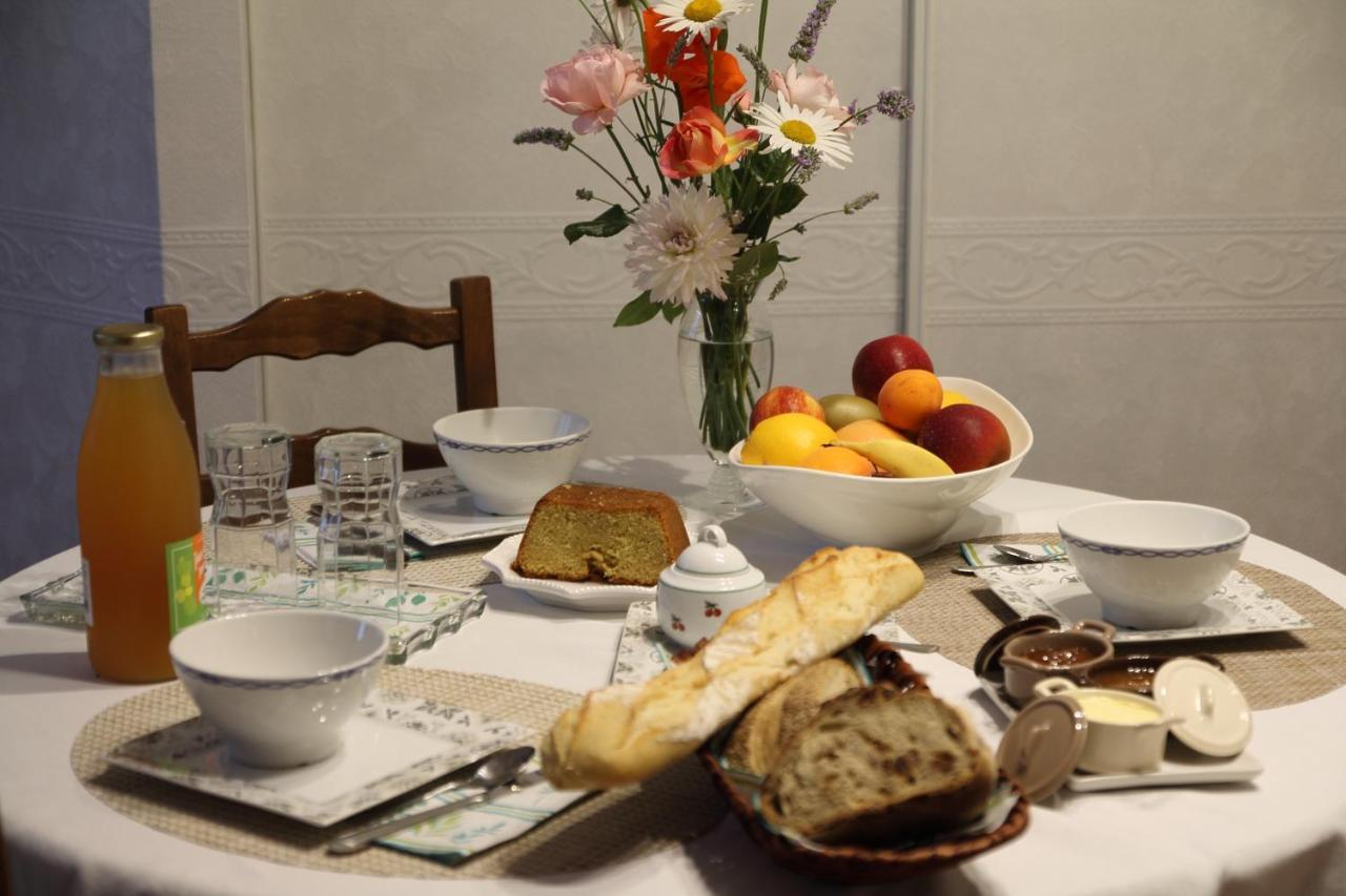 Chambre D Hote La Roussiere Saint-Ouen-Des-Toits Εξωτερικό φωτογραφία